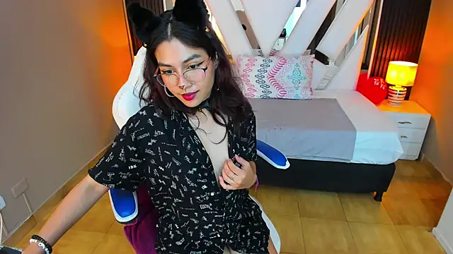 Snapshot of Cristin_Petite chatting on February 17, 9:41 pm Cristin Petite online show from February 17, 9:41 pm