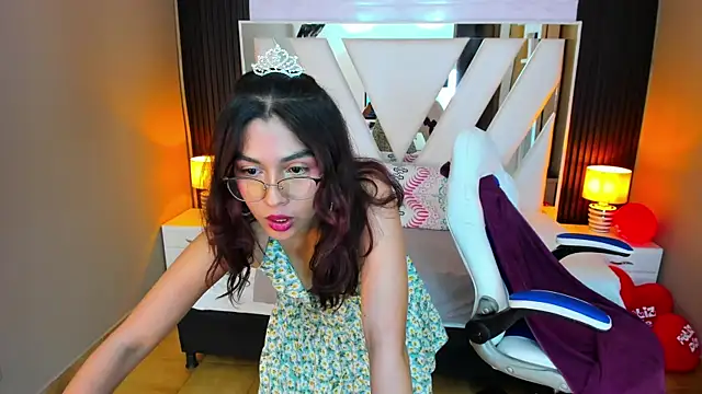 Snapshot of Cristin_Petite chatting on February 18, 9:42 pm Cristin Petite online show from February 18, 9:42 pm