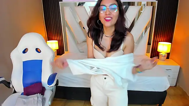Snapshot of Cristin_Petite chatting on March 4, 5:34 pm Cristin Petite online show from March 4, 5:34 pm