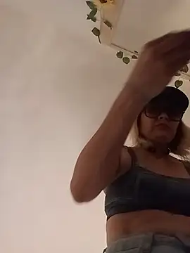 Snapshot of CandieGilson__ chatting on September 27, 11:15 am CandieGilson   online show from September 27, 11:15 am