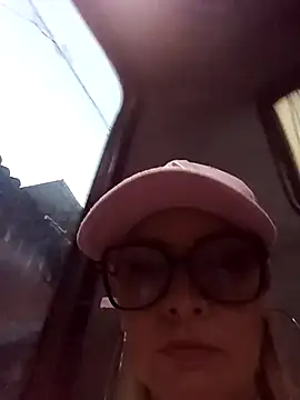 Snapshot of CandieGilson__ chatting on October 4, 10:46 am CandieGilson   online show from October 4, 10:46 am