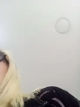 Snapshot of CandieGilson__ chatting on October 10, 11:53 am CandieGilson   online show from October 10, 11:53 am