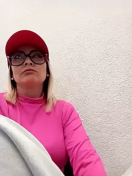 Snapshot of CandieGilson__ chatting on October 12, 11:42 am CandieGilson   online show from October 12, 11:42 am