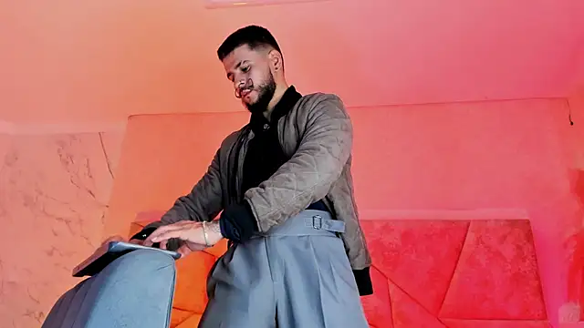 Snapshot of DickGriffith_ chatting on February 14, 11:40 am DickGriffith online show from February 14, 11:40 am