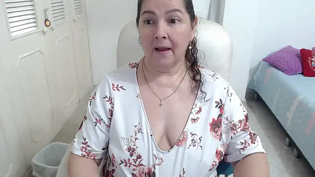 leonela 69 online show from April 13, 1:05 pm