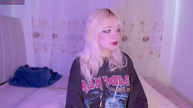 purplelilith3 online show from April 19, 7:16 pm