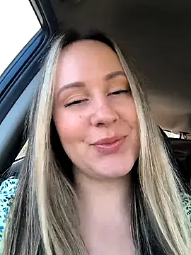 Snapshot of Mona_Plus chatting on February 6, 8:18 am Mona Plus online show from February 6, 8:18 am