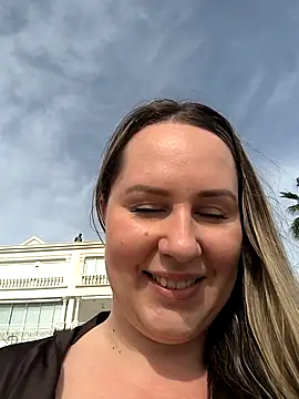 Snapshot of Mona_Plus chatting on February 11, 10:20 am Mona Plus online show from February 11, 10:20 am