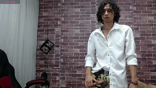 Snapshot of andrea_ocasio chatting on February 13, 1:05 pm andrea ocasio online show from February 13, 1:05 pm