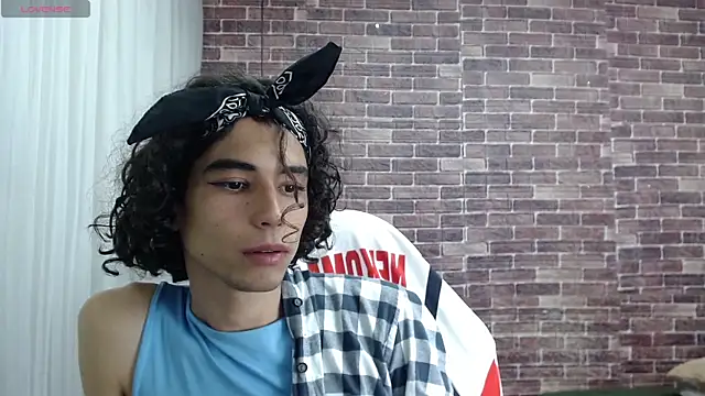 Snapshot of andrea_ocasio chatting on February 14, 1:51 pm andrea ocasio online show from February 14, 1:51 pm