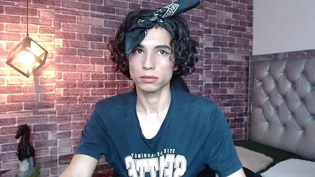 Snapshot of andrea_ocasio chatting on February 17, 12:38 pm andrea ocasio online show from February 17, 12:38 pm