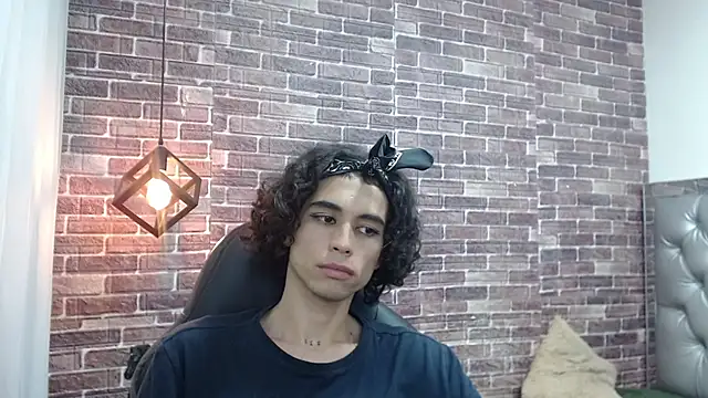 Snapshot of andrea_ocasio chatting on February 17, 8:15 pm andrea ocasio online show from February 17, 8:15 pm