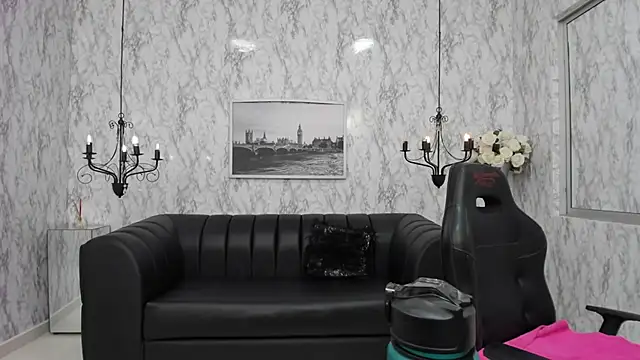 Snapshot of Layla_palmer chatting on February 16, 1:47 am Layla palmer online show from February 16, 1:47 am