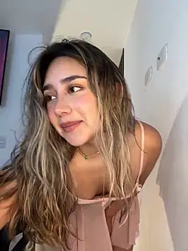 Hornyholly   online show from March 7, 7:16 pm