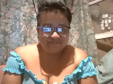 erinadarling79 online show from February 18, 11:52 pm