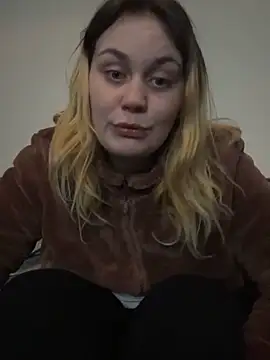 Snapshot of liess33 chatting on February 27, 7:36 pm liess33 online show from February 27, 7:36 pm