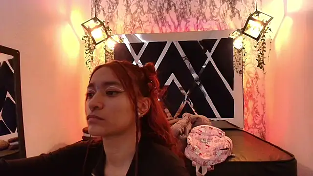 charlotte bluee online show from December 18, 6:47 pm