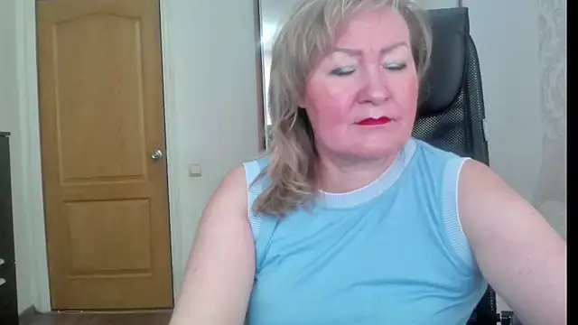 Snapshot of Victoria_secrets_ chatting on August 3, 2:00 pm Victoria secrets online show from August 3, 2:00 pm