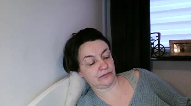 Snapshot of EleanoraMILF chatting on February 15, 6:33 am EleanoraMILF online show from February 15, 6:33 am