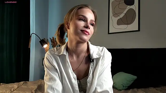 TaiteBayles online show from March 14, 3:04 am