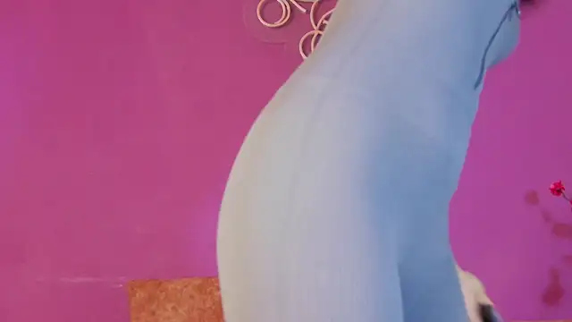 Arii moon online show from November 3, 7:59 pm