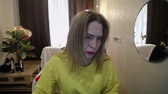 TessaDaybreak online show from March 18, 7:19 am