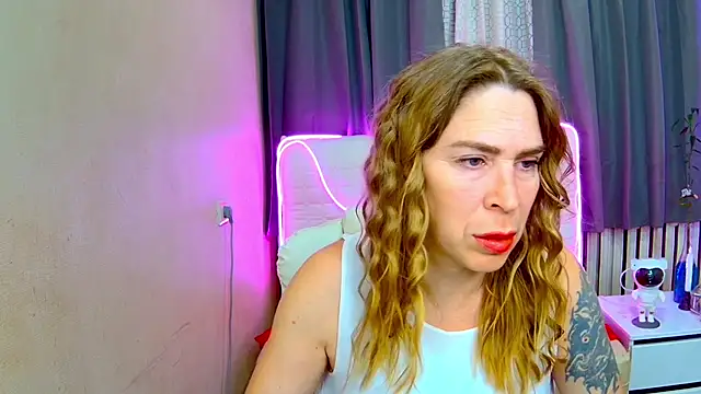 TessaDaybreak online show from September 12, 7:08 am