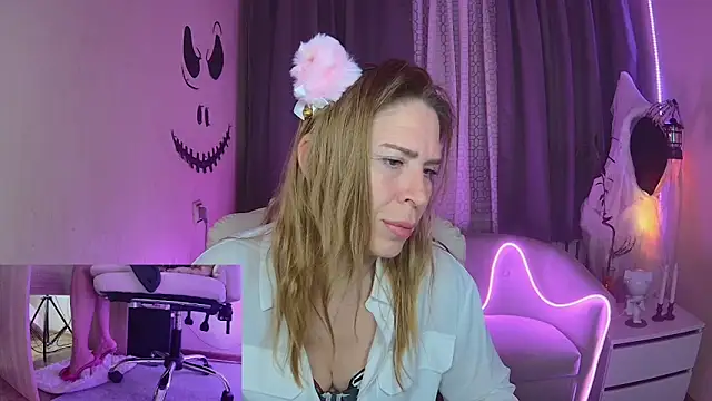 TessaDaybreak online show from October 25, 6:54 am