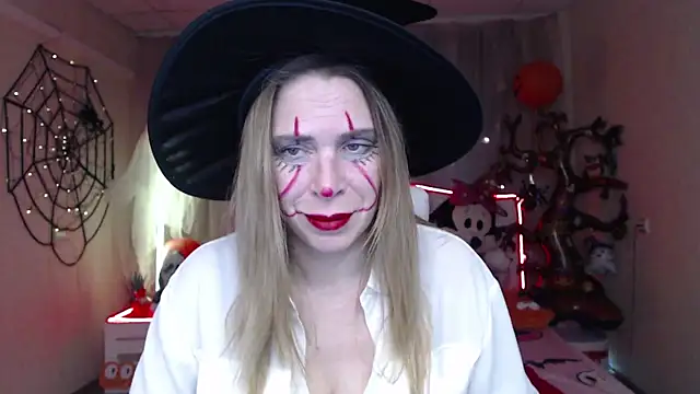 TessaDaybreak online show from October 31, 8:26 am