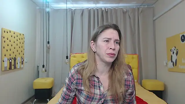 TessaDaybreak online show from February 18, 7:48 am