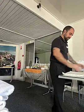 morfeoX online show from February 28, 1:25 pm