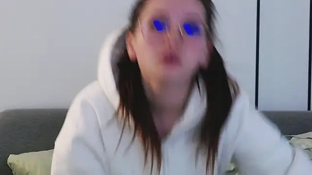 -Amora online show from October 23, 11:20 am