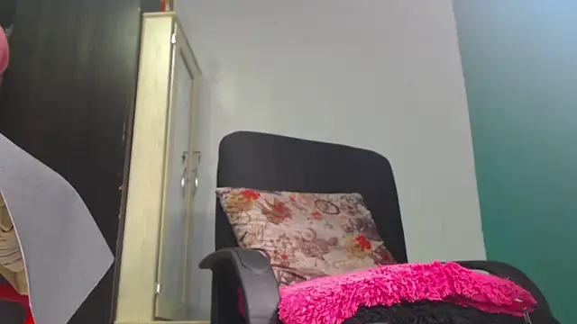 Snapshot of Gaby-sexy chatting on October 16, 5:47 pm Gaby-sexy online show from October 16, 5:47 pm