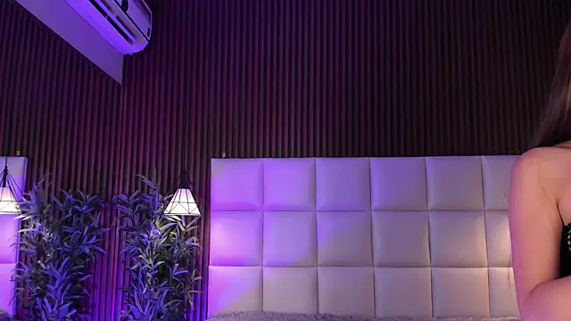 MelanieHillss online show from April 15, 4:08 am