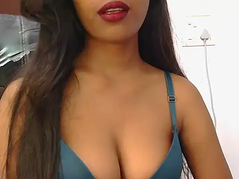 Snapshot of Riyaa_Kaur chatting on October 9, 3:37 am Riyaa Kaur online show from October 9, 3:37 am
