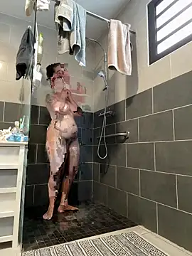 Snapshot of Lar0uch chatting on March 22, 7:25 am Lar0uch online show from March 22, 7:25 am