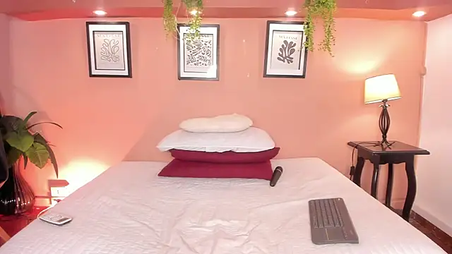 SofiaBennett  online show from March 18, 12:08 pm