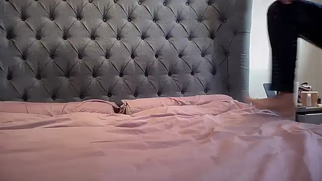 eatmypie69 online show from December 19, 10:11 am