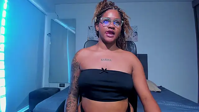 ZahraRose online show from March 14, 6:50 pm