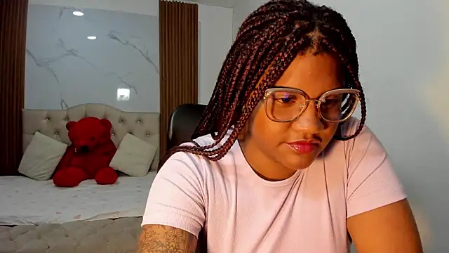 Snapshot of ZahraRose chatting on March 3, 6:36 pm ZahraRose online show from March 3, 6:36 pm