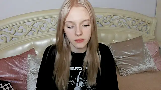 EdlaHewell online show from February 14, 11:42 am