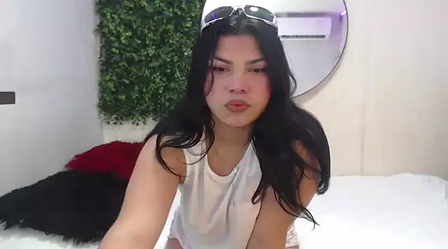 Snapshot of melany_rouse18 chatting on February 27, 2:32 pm melany rouse18 online show from February 27, 2:32 pm