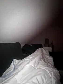 Snapshot of DerechteJunge chatting on February 15, 2:30 am DerechteJunge online show from February 15, 2:30 am