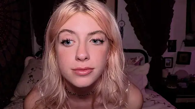 sinfulblonde1 online show from May 9, 8:08 am