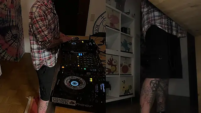 Snapshot of FckM3Hard chatting on October 29, 12:13 am FckM3Hard online show from October 29, 12:13 am