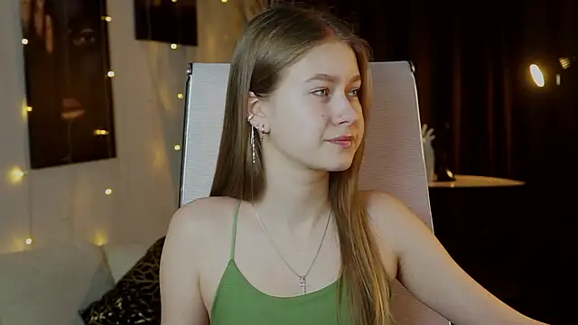 Snapshot of EveMundie chatting on January 17, 12:43 pm EveMundie online show from January 17, 12:43 pm