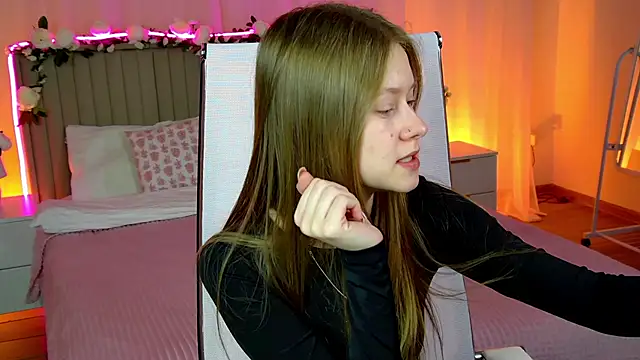 Snapshot of EveMundie chatting on February 2, 12:37 pm EveMundie online show from February 2, 12:37 pm