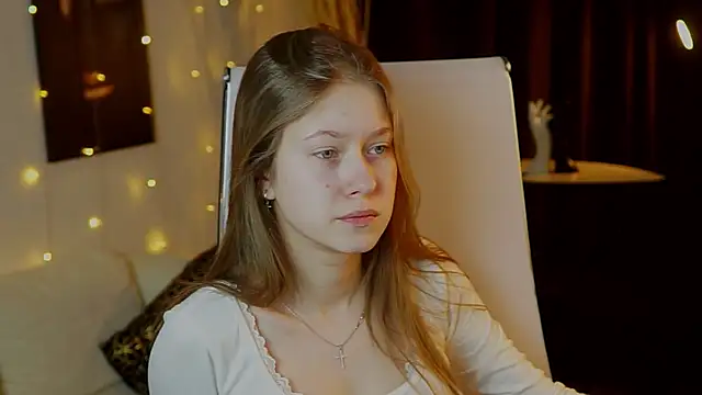 Snapshot of EveMundie chatting on February 3, 11:37 am EveMundie online show from February 3, 11:37 am