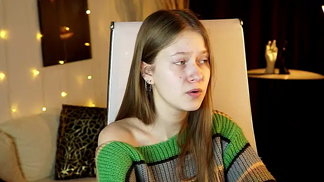 Snapshot of EveMundie chatting on February 16, 11:28 am EveMundie online show from February 16, 11:28 am