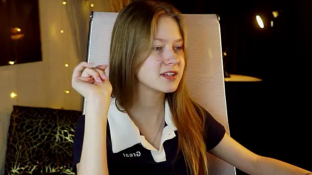 Snapshot of EveMundie chatting on February 28, 9:21 am EveMundie online show from February 28, 9:21 am